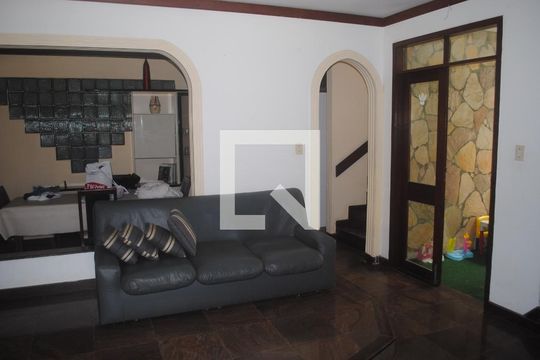 Casa para alugar com 10 quartos, 800m² em Praia do Flamengo, Salvador