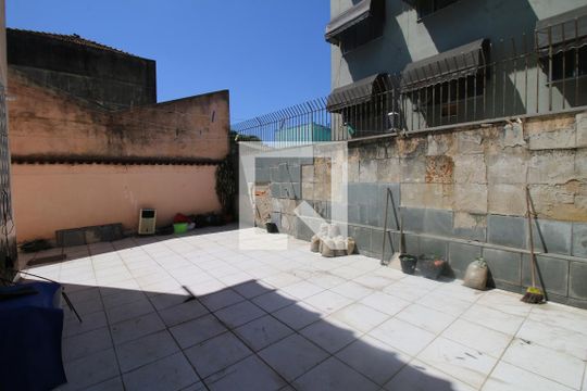 Quintal dos fundos de casa para alugar com 3 quartos, 250m² em Jardim América, Rio de Janeiro