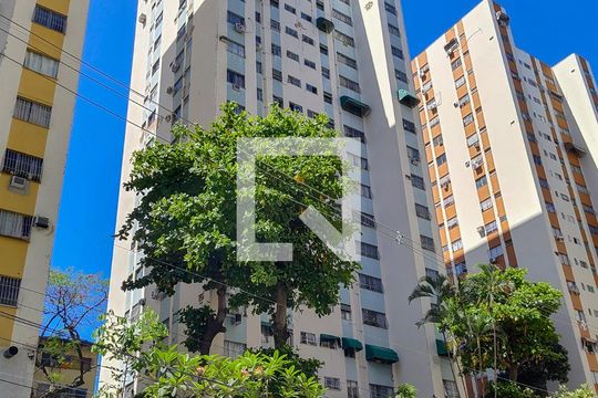 Fachada do bloco de apartamento para alugar com 2 quartos, 50m² em Jardim Catarina, São Gonçalo