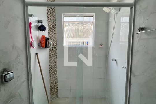 Banheiro de apartamento à venda com 2 quartos, 100m² em Vila Romana, São Paulo