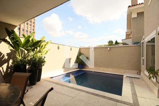 Quintal Gourmet/piscina  de casa de condomínio à venda com 4 quartos, 270m² em Jardim Panorama, São Paulo