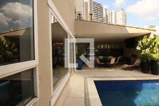 Quintal Gourmet/piscina  de casa de condomínio à venda com 4 quartos, 270m² em Jardim Panorama, São Paulo