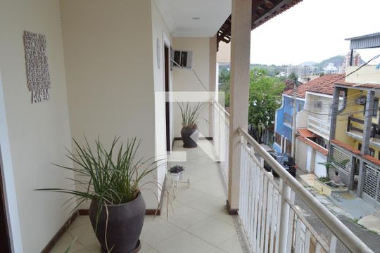 Varanda de casa de condomínio à venda com 3 quartos, 450m² em Pechincha, Rio de Janeiro