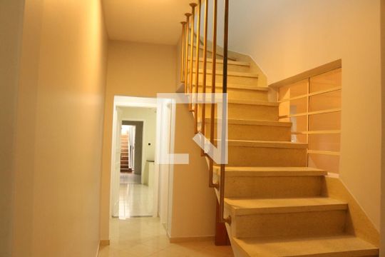 Corredor de casa para alugar com 4 quartos, 210m² em Perdizes, São Paulo
