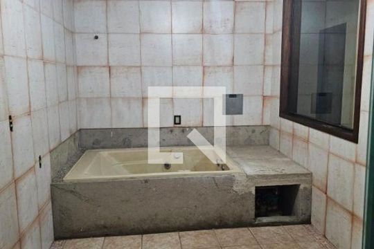 Casa à venda com 3 quartos, 300m² em São Lourenço, Niterói
