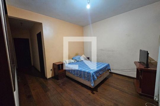 Casa à venda com 3 quartos, 300m² em São Lourenço, Niterói