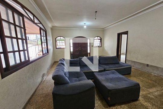 Casa à venda com 3 quartos, 300m² em São Lourenço, Niterói