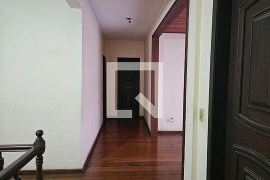 Casa à venda com 3 quartos, 300m² em São Lourenço, Niterói