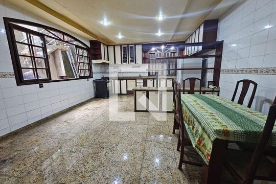 Casa à venda com 3 quartos, 300m² em São Lourenço, Niterói
