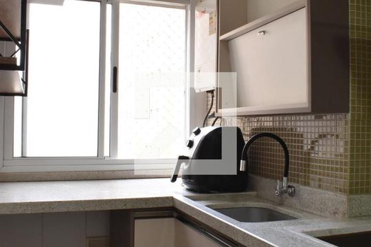 Área de serviço de apartamento para alugar com 2 quartos, 54m² em Tingui, Curitiba