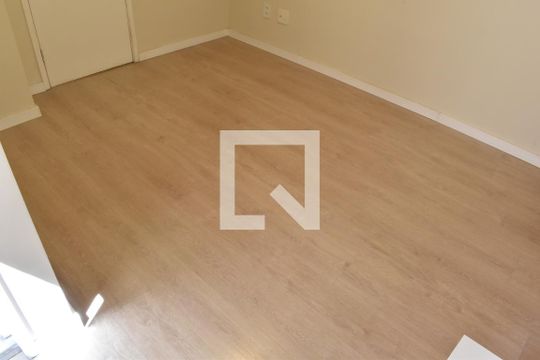 Suíte de apartamento para alugar com 2 quartos, 54m² em Tingui, Curitiba