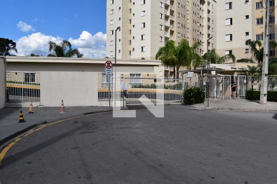 Fachada do condomínio de apartamento para alugar com 2 quartos, 54m² em Tingui, Curitiba