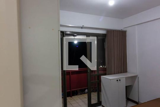 Quarto de kitnet/studio para alugar com 1 quarto, 28m² em Asa Norte , Brasília