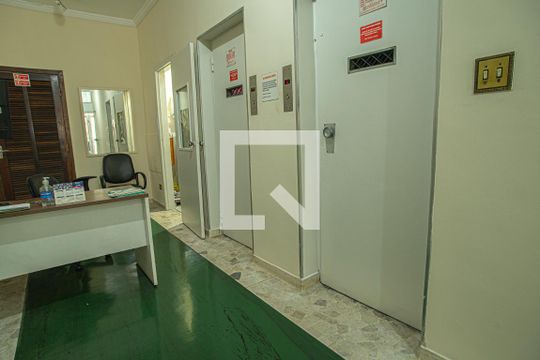 Área comum - Elevadores de apartamento para alugar com 1 quarto, 56m² em Consolação, São Paulo
