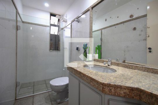 Banheiro da Suíte de apartamento para alugar com 3 quartos, 120m² em Cruzeiro, Belo Horizonte