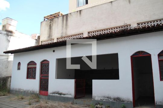 Quintal de casa à venda com 6 quartos, 300m² em Eldorado, Contagem