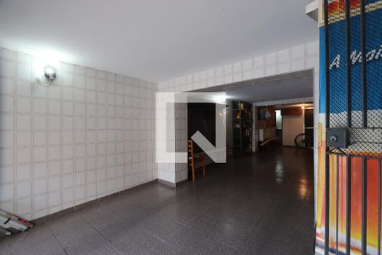 Garagem de casa para alugar com 2 quartos, 110m² em Vila Carrão, São Paulo