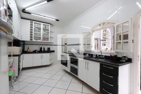 Cozinha de casa para alugar com 2 quartos, 110m² em Vila Carrão, São Paulo