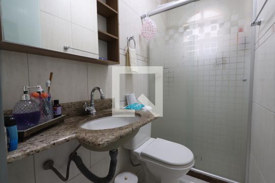 Banheiro da Suíte de casa para alugar com 2 quartos, 110m² em Vila Carrão, São Paulo