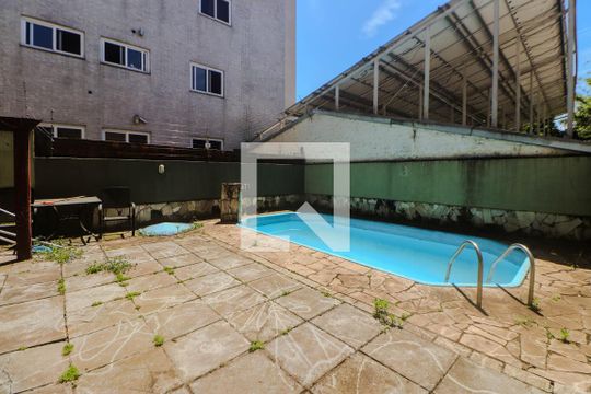 Pátio de casa à venda com 4 quartos, 202m² em Bom Jesus, Porto Alegre