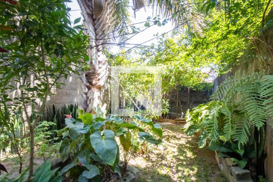 Quintal (Casa 1) de casa à venda com 3 quartos, 130m² em Veloso, Osasco
