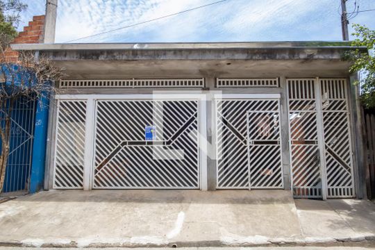 Fachada de casa à venda com 3 quartos, 130m² em Veloso, Osasco