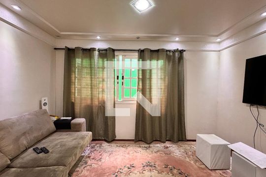 Sala de TV de casa para alugar com 4 quartos, 500m² em Campestre, Santo André
