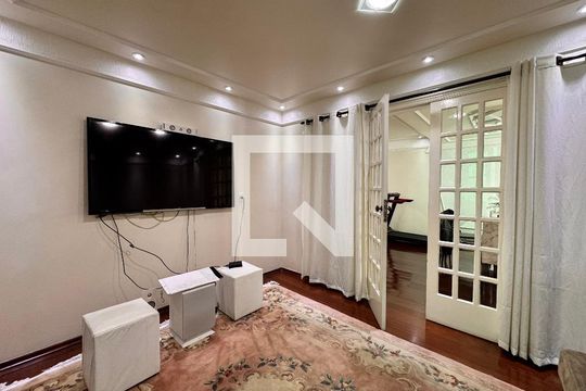 Sala de TV de casa para alugar com 4 quartos, 500m² em Campestre, Santo André