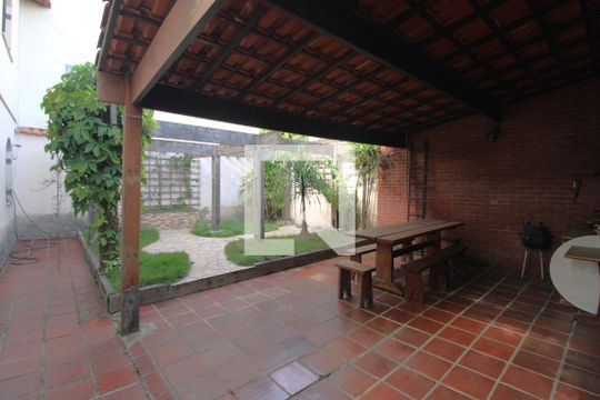 Fundos da casa de casa à venda com 3 quartos, 334m² em Parque Guarapiranga, São Paulo