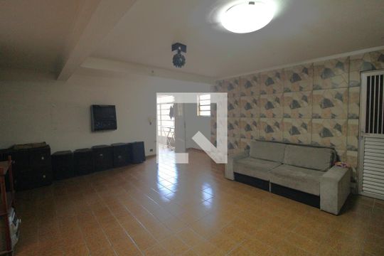 Porão de casa à venda com 3 quartos, 334m² em Parque Guarapiranga, São Paulo