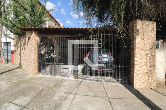 Fachada de casa à venda com 3 quartos, 334m² em Parque Guarapiranga, São Paulo