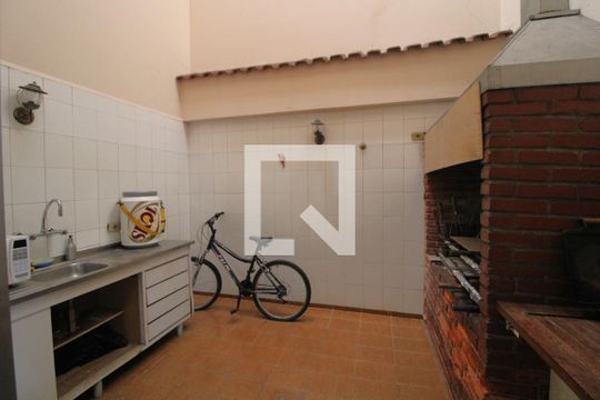 Churrasqueira de casa à venda com 3 quartos, 334m² em Parque Guarapiranga, São Paulo