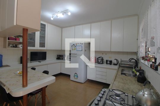 Cozinha de casa à venda com 3 quartos, 334m² em Parque Guarapiranga, São Paulo