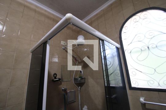 Chuveiro banheiro comum de casa à venda com 3 quartos, 334m² em Parque Guarapiranga, São Paulo