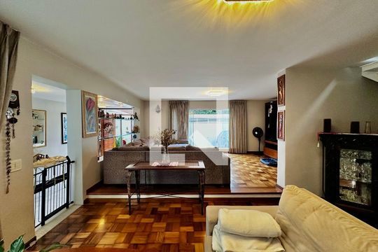 Sala de casa à venda com 4 quartos, 250m² em Santo Amaro, São Paulo