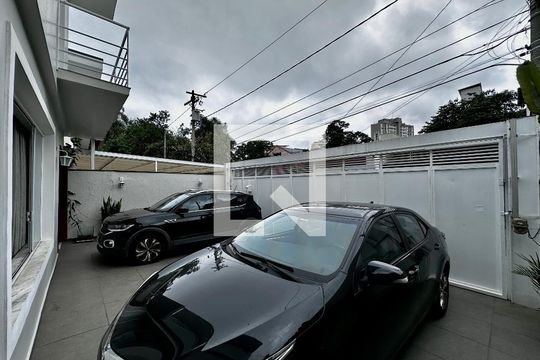 Garagem  de casa à venda com 4 quartos, 250m² em Santo Amaro, São Paulo