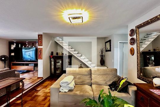 Sala de casa à venda com 4 quartos, 250m² em Santo Amaro, São Paulo
