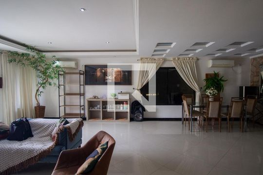 Sala de casa de condomínio à venda com 5 quartos, 800m² em Vargem Pequena, Rio de Janeiro