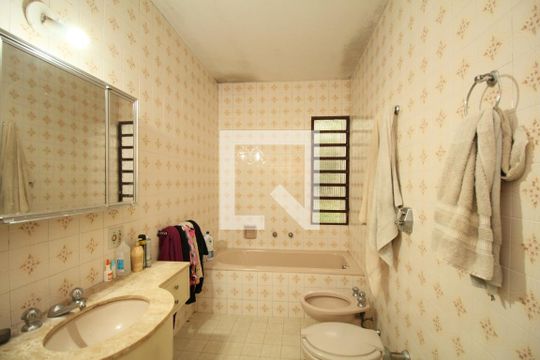 Banheiro suíte 1 de casa à venda com 4 quartos, 285m² em Morumbi, São Paulo