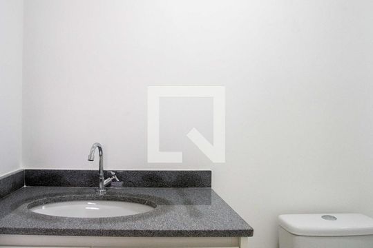 Banheiro de apartamento à venda com 2 quartos, 44m² em Centro, Diadema