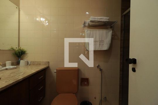 Banheiro da Suíte de kitnet/studio para alugar com 1 quarto, 48m² em Centro, Ribeirão Preto