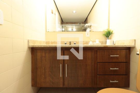 Banheiro da Suíte de kitnet/studio para alugar com 1 quarto, 48m² em Centro, Ribeirão Preto