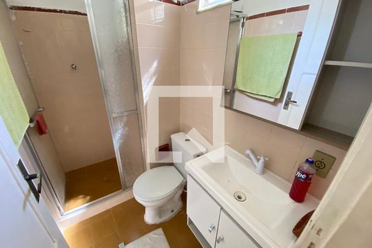 Banheiro de casa à venda com 1 quarto, 40m² em Higienópolis, Rio de Janeiro