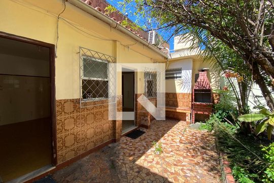 Frente de casa à venda com 1 quarto, 40m² em Higienópolis, Rio de Janeiro