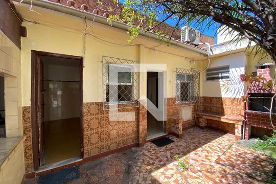 Frente de casa à venda com 1 quarto, 40m² em Higienópolis, Rio de Janeiro