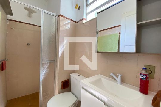 Banheiro de casa à venda com 1 quarto, 40m² em Higienópolis, Rio de Janeiro