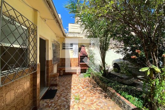 Frente de casa à venda com 1 quarto, 40m² em Higienópolis, Rio de Janeiro