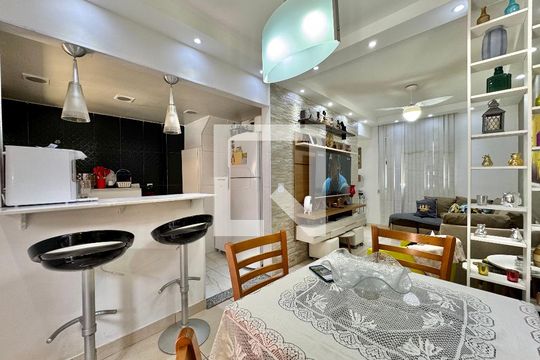 Sala de casa de condomínio à venda com 3 quartos, 85m² em Vargem Pequena, Rio de Janeiro