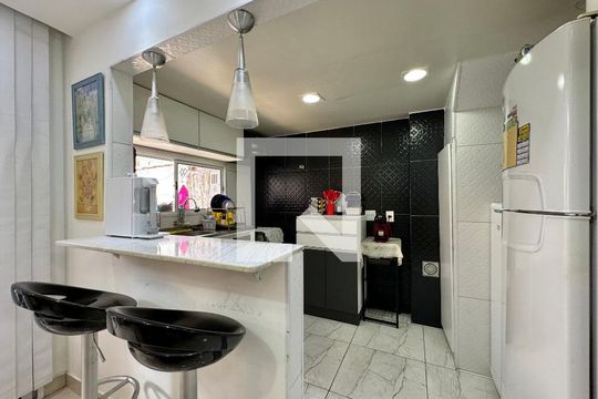 Cozinha de casa de condomínio à venda com 3 quartos, 85m² em Vargem Pequena, Rio de Janeiro