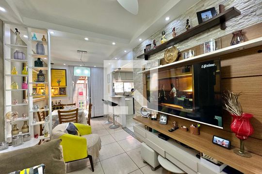 Sala de casa de condomínio à venda com 3 quartos, 85m² em Vargem Pequena, Rio de Janeiro